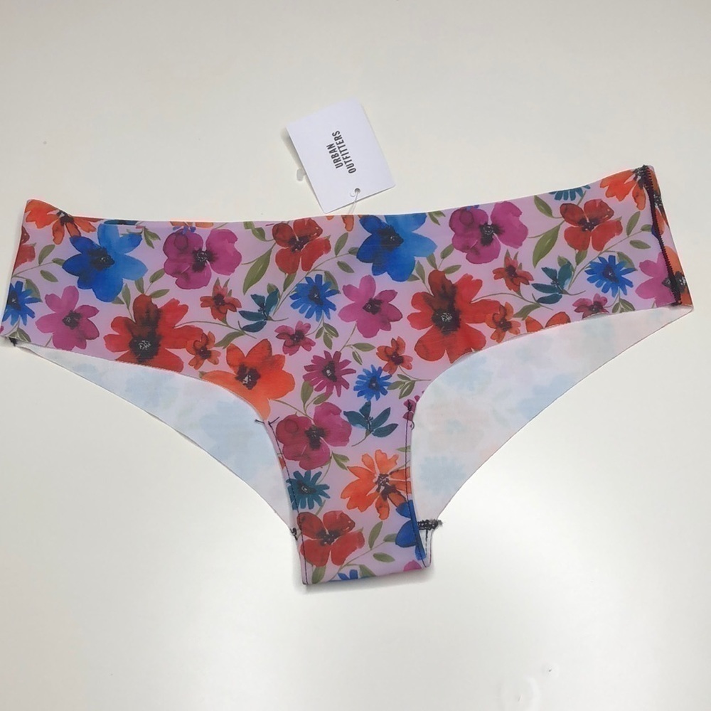 NWT OUT FROM UNDER URBAN OUTFITTERS‎ FLORAL UNDIES SIZE MEDIUM
